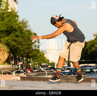 Skateboarder auf Pennsylvania Avenue DC Stockfoto