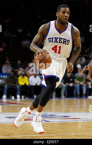 18. März 2015: Philadelphia 76ers weiterleiten Thomas Robinson (41) in Aktion während der NBA-Spiel zwischen den Detroit Pistons und die Philadelphia 76ers im Wells Fargo Center in Philadelphia, Pennsylvania. Die Philadelphia 76ers gewann 94-83. Stockfoto