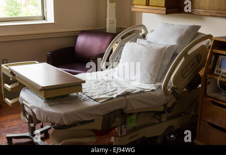 Krankenhausbett in Entbindungsstation Stockfoto