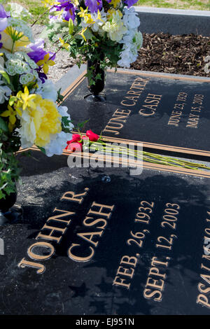 Gräber der Country-Musik-Legende Johnny Cash und Frau Juni Carter Bargeld, Hendersonville, Tennessee, USA Stockfoto