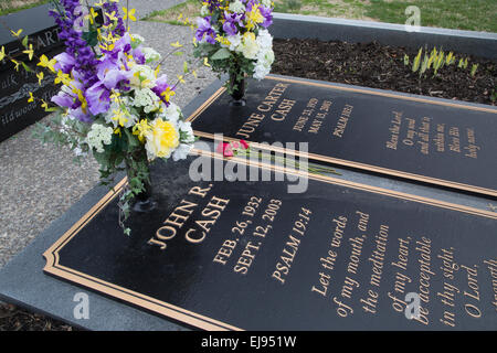 Gräber der Country-Musik-Legende Johnny Cash und Frau Juni Carter Bargeld, Hendersonville, Tennessee, USA Stockfoto