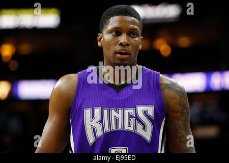 13. März 2015: Sacramento Kings vorwärts Rudy Gay (8) blickt auf während der NBA-Spiel zwischen den Sacramento Kings und die Philadelphia 76ers im Wells Fargo Center in Philadelphia, Pennsylvania. Die Philadelphia 76ers gewann 114-107. Stockfoto