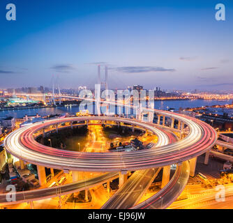 bunte Brücke in shanghai nanpu Stockfoto