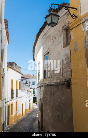 Straße in Evora, Portugal. Seit 1996, Evora ist von der UNESCO zum Weltkulturerbe erklärt Stockfoto