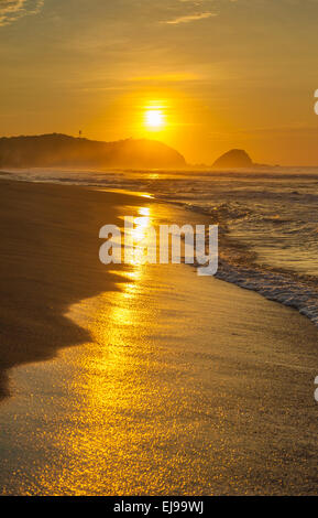 Zipolite Strand bei Sonnenaufgang, Mexiko Stockfoto