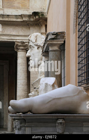 Römischen Kaiser Constantine ich (272-337 n. Chr.). Kolossale Statue der Kapitolinischen Museen. 4. Jahrhundert. Rom. Italien. Stockfoto