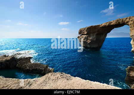 Azurblaue Fenster Bildung auf der Insel Gozo Stockfoto