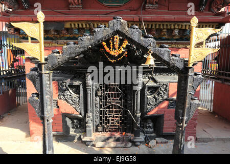 Religiöse Elemente in Nagha Bahal, buddhistische Stupa, Thamel-Bezirk, Stadt Kathmandu, Nepal, Asien. Stockfoto