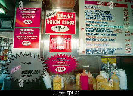 Los Angeles, Ca - 24. Juli: Pink's Hot Dogs feiert ihren 65 Jahr in Hollywood in Los Angeles, Kalifornien am 24. Juli 1999. Stockfoto