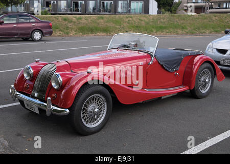 Red Morgan Plus 4 aus dem Jahr 1957, Cabrio 2 Sitzer Auto, in Taupo, Neuseeland. Stockfoto