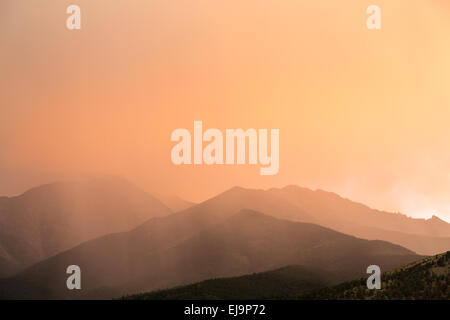 Ungewöhnliche Wolken über den Bergen von Colorado Stockfoto