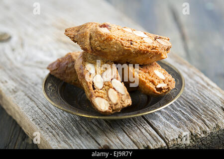 Biscotti mit Mandeln. Stockfoto