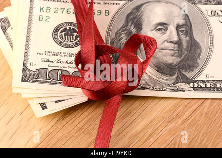Bündel von US-Dollar gebunden mit Band Stockfoto