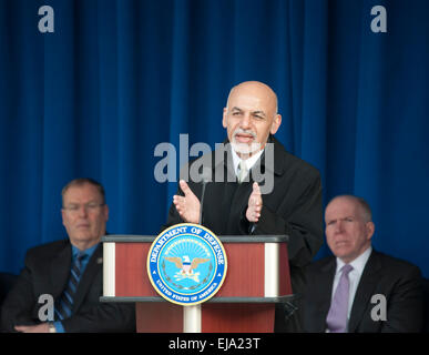 Washington, DC, USA. 23. März 2015. Afghanische Präsident Ashraf Ghani spricht während einer Veranstaltung danken Soldat innen und Veteranen, die in Afghanistan, im Pentagon, Washington, DC, USA, 23. März 2015 gedient haben. © Patsy Lynch/Xinhua/Alamy Live-Nachrichten Stockfoto