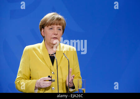 Angela Merkel, Bundeskanzler, und Griechenland Ministerpräsident Alexis Tsipras eine gemeinsame Pressekonferenz geben, nach der Sitzung, im Kanzleramt am 23. März 2015 in Berlin, Deutschland. /Bild: Die deutsche Bundeskanzlerin Angela Merkel bei der Pressekonferenz zur Seite Alexis Tsipras, Ministerpräsident von Griechenland in Berlin. Stockfoto