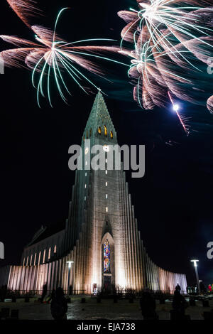 Silvester Feuerwerk in Reykjavik Island Stockfoto