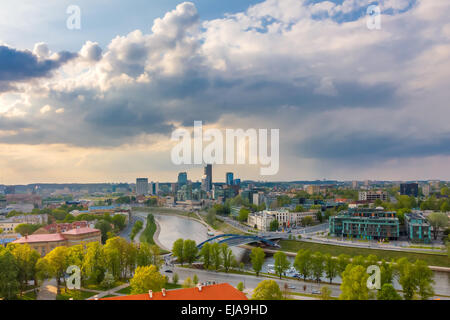 Stadtbild von Vilnius, Litauen. Blick von der Gediminas-Turm. Stockfoto