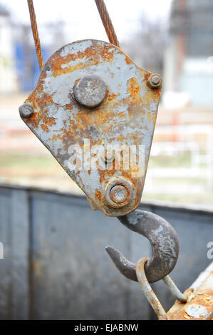 Industrielle Metallhaken Detail Schuss außerhalb einer Fabrik Stockfoto