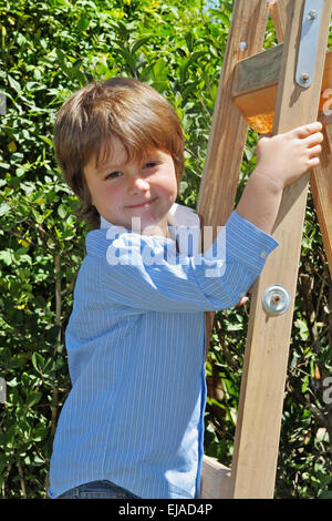 Der charmante kleine Junge Stockfoto