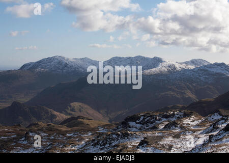 Cloud-Wetherlam und der Old Man of Coniston aus in der Nähe von Codale Kopf über Grasmere Seenplatte Cumbria England überfahren Stockfoto