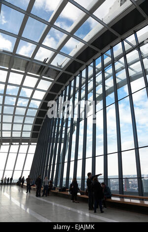 Sky Garden an der Spitze der 20 Fenchurch Street (Walkie Talkie) in London, England Stockfoto