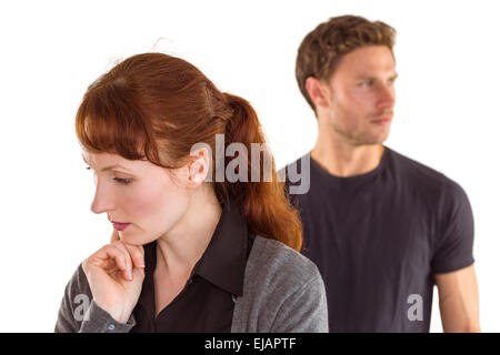 Besorgt Frau mit Mann hinter Stockfoto