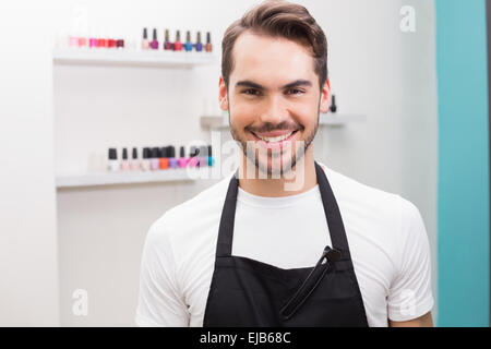 Schöne Haar-Stylist lächelnd in die Kamera Stockfoto