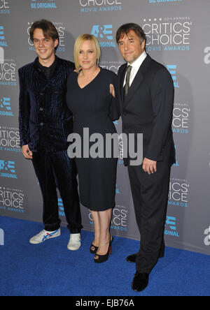 LOS ANGELES, CA - 15. Januar 2015: Knabenalter Sterne Ellar Coltrane (links), Patricia Arquette & Regisseur Richard Linklater bei den 20. Annual Critics' Choice Movie Awards im Hollywood Palladium. Stockfoto