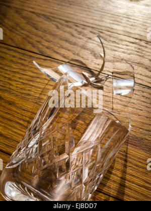 Zerbrochenes Glas Aus Waterford-Kristall Stockfoto