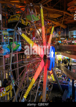 "Toys R Us" speichern Interieur in Times Square, New York Stockfoto