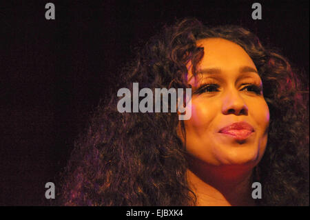 London, UK, 24. März 2015, Rebecca Ferguson führt zu Beginn des Advertising Week in London Guildhall. Bildnachweis: JOHNNY ARMSTEAD/Alamy Live-Nachrichten Stockfoto