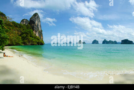 Menschenleeren Strand auf Koh Hong, Bucht von Phang Nga, Thailand Stockfoto