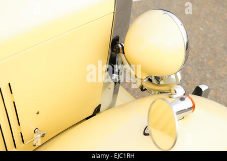 Oldtimer-Motorhaube und Flügel Stockfoto