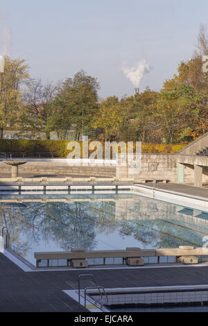 Swimmingpool im Herbst Stockfoto