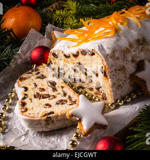 Christstollen mit orange julienne Stockfoto