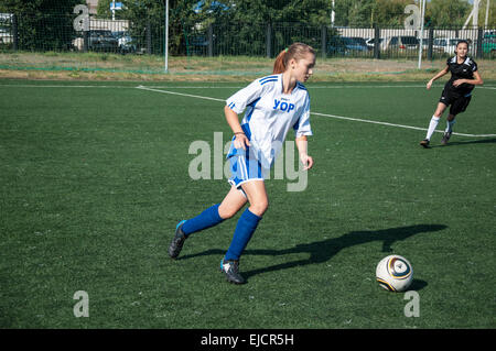 ORENBURG, ORENBURG Region, Russland, 9. August 2014 Jahr. Match-Spiel der Fußball-Frauen Schule der Olympischen RESERVE und VICTORIA. Die Stockfoto