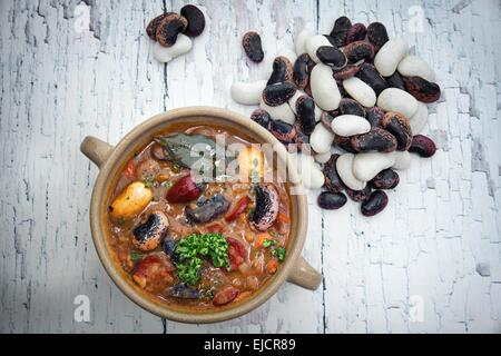 Die gesunde, ehrliche hausgemachte Bohnensuppe Stockfoto