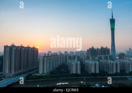 Guangzhou-Turm im Sonnenuntergang Stockfoto