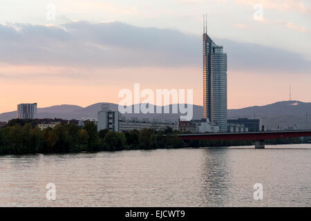 Millennium Tower in der Nähe von Vienna Stockfoto