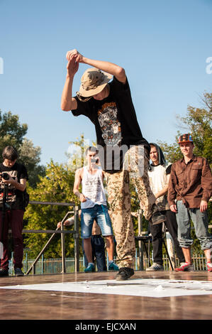 ORENBURG, ORENBURG Region, Russland, 16. August 2014 Jahr. Outdoor-Jugend-Festival der Hip-Hop-Kultur (Street Life). Künstler-Pause-d Stockfoto