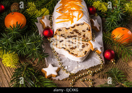 Christstollen mit orange julienne Stockfoto