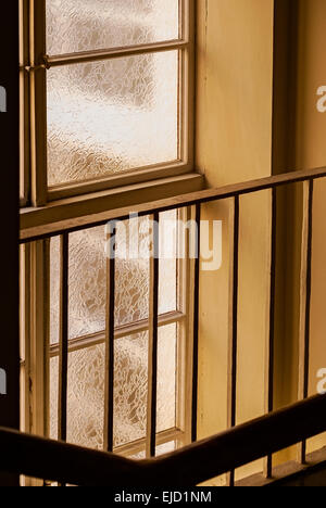 Das alte strukturierte Fenster. Close-up Stockfoto