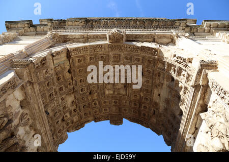 Italien. Rom. Bogen von Titus. 82 n. Chr. von Kaiser Domitian Titus Siege Gedenken errichtet. Detail Stockfoto