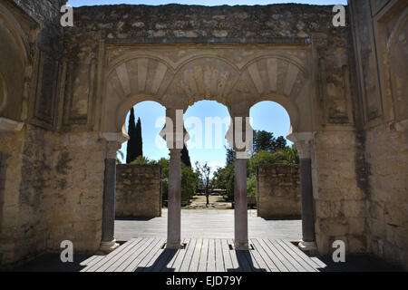 Obere Basilika Gebäude auf archäologische Website von Medina Azahara, Madinat al-Zahra, in der Nähe von Córdoba, Andalusien, Spanien Stockfoto