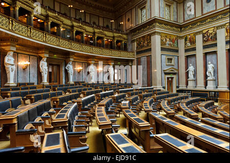 Montage-Bundeskammer am österreichischen Parlamentsgebäude, Wien, Österreich. Stockfoto