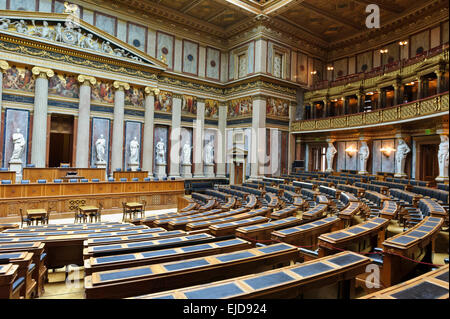 Montage-Bundeskammer am österreichischen Parlamentsgebäude, Wien, Österreich. Stockfoto