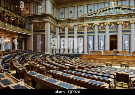 Montage-Bundeskammer am österreichischen Parlamentsgebäude, Wien, Österreich. Stockfoto