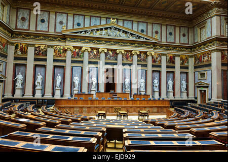 Montage-Bundeskammer am österreichischen Parlamentsgebäude, Wien, Österreich. Stockfoto