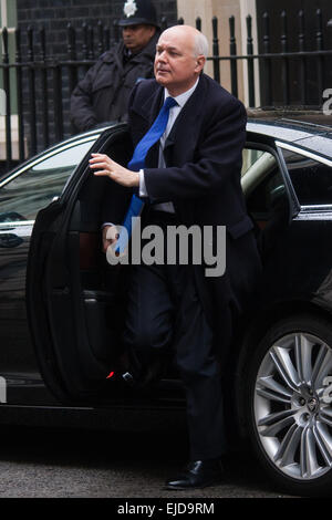 London, UK. 24. März 2015. Mitglieder des Kabinetts sammeln für ihre wöchentlichen Treffen in der Downing Street. Im Bild: Iain Duncan-Smith, Staatssekretär für Arbeit und Renten Credit: Paul Davey/Alamy Live-Nachrichten Stockfoto