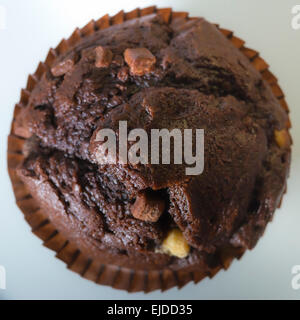 Nahaufnahme einer kreisförmigen Schokoladenkekse Kuchen von oben Stockfoto